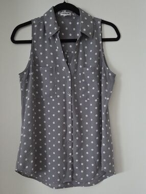 Express Gray Sleeveless Polka Dot Button-Up Blouse